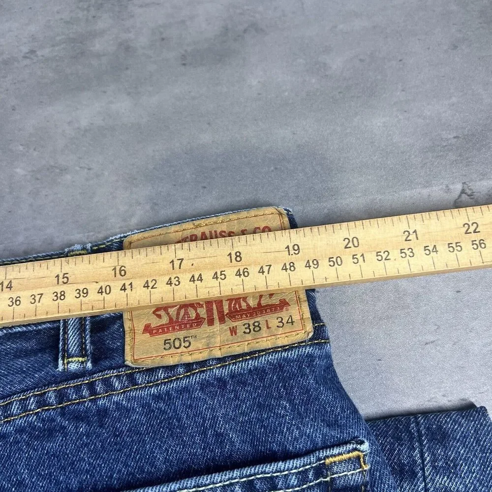 Levi's 505 Blue Jeans 38x34 Fit 38x33 Faded Denim Regular‎ Straight Fit Medium
